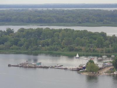 На Зеленом острове во время демонтажа лодочных баз произошла стычка с полицией (ФОТО) На Зеленом острове во время демонтажа лодочных баз произошла стычка с полицией (ФОТО)
